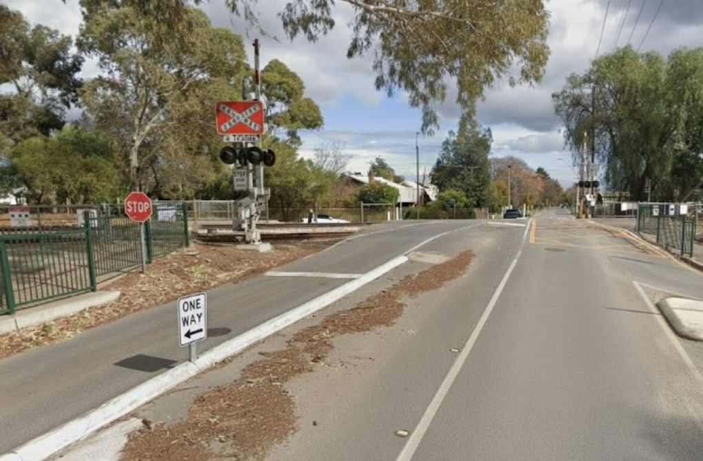 The level crossing at Grange Road at Hawthorn