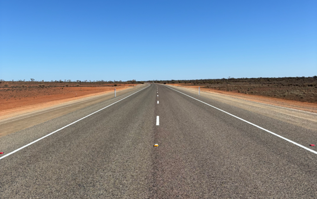 A view looking down the Stuart HW, Glendambo